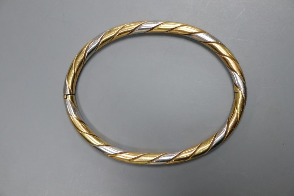 A modern Italian three colour 750 yellow metal hinged bangle,